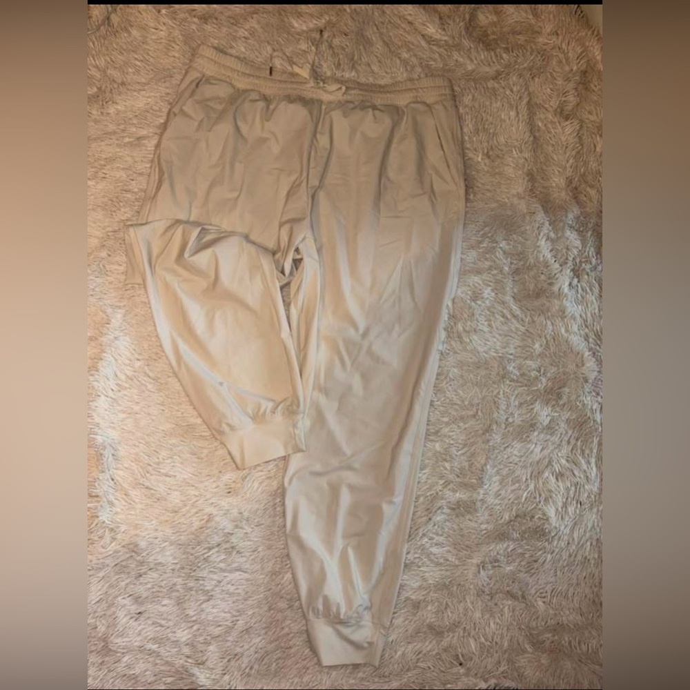 Old Navy Women's Cream Ankle Jogger Pants